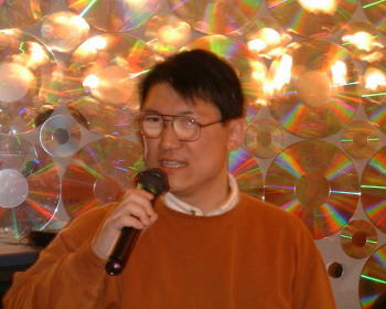 氏間さん熱唱の写真