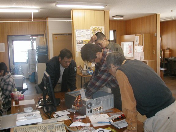 DOS/Vパソコン組み立て講習会風景写真