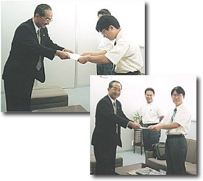 贈呈式の様子